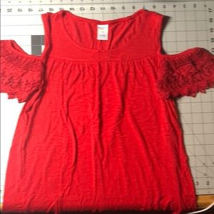 Arizona Jean Co. red, lace cold shoulder tee.